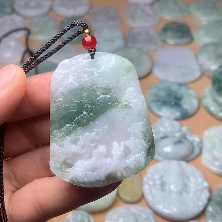 翡翠未镶嵌颈饰山水