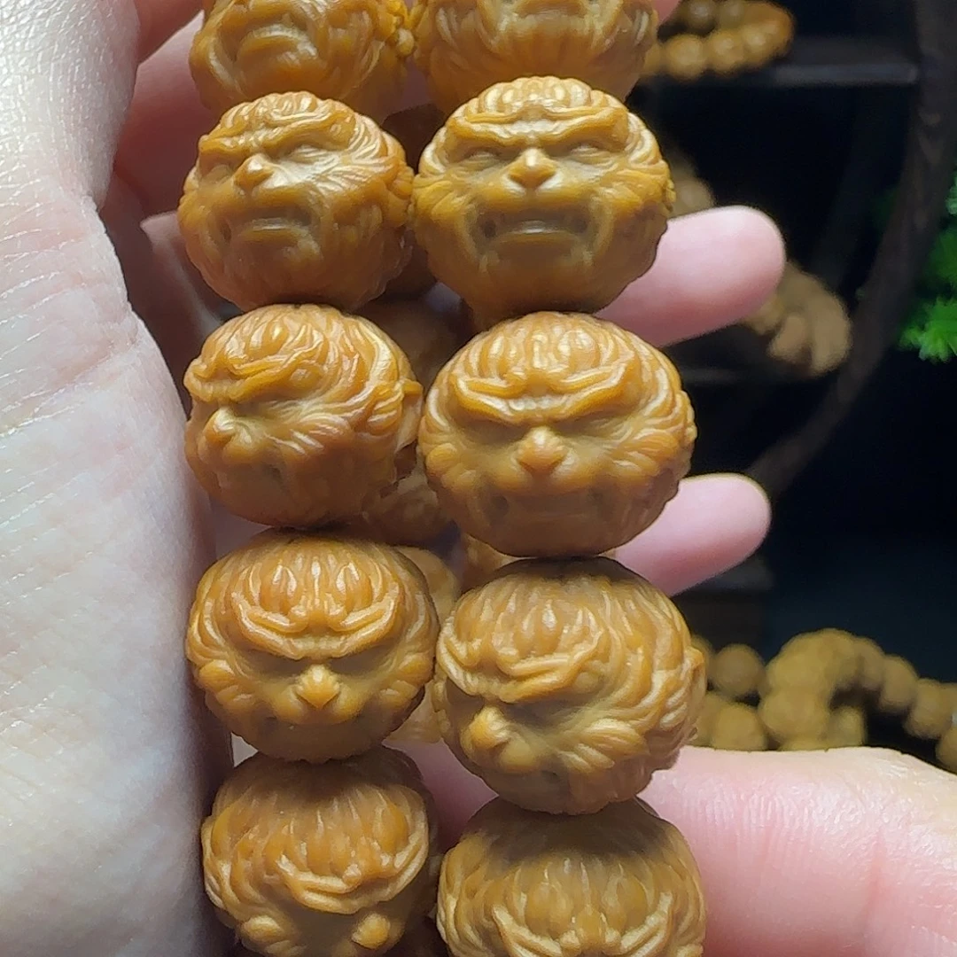 王***欠吊坠猴头核桃猴头