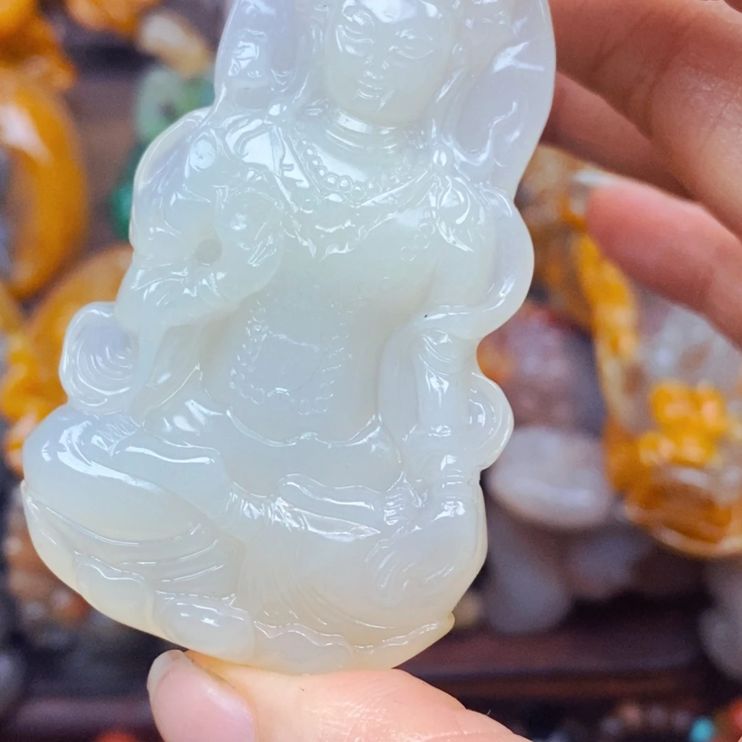 未镶嵌石英质玉（黄龙玉）颈饰