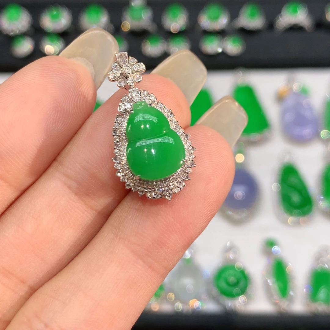 翡翠18K金镶嵌颈饰