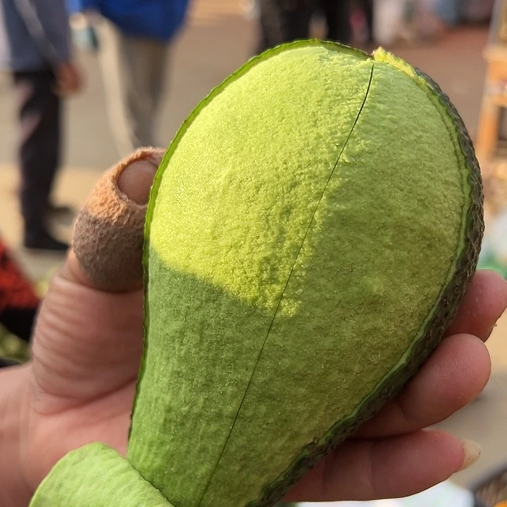 中国大陆巨无霸牛油果5斤