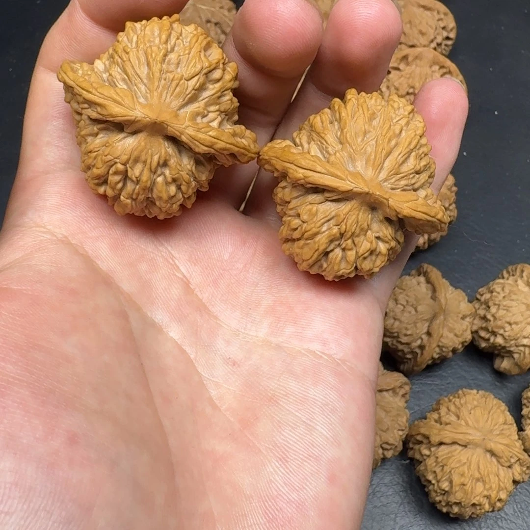 半***水文玩核桃把件四座楼