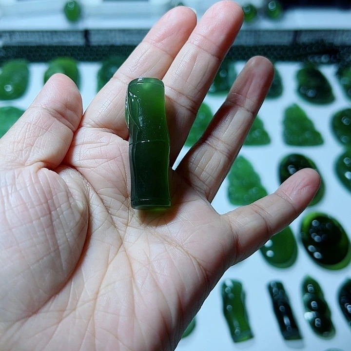 二***场蛇纹石玉合金颈饰