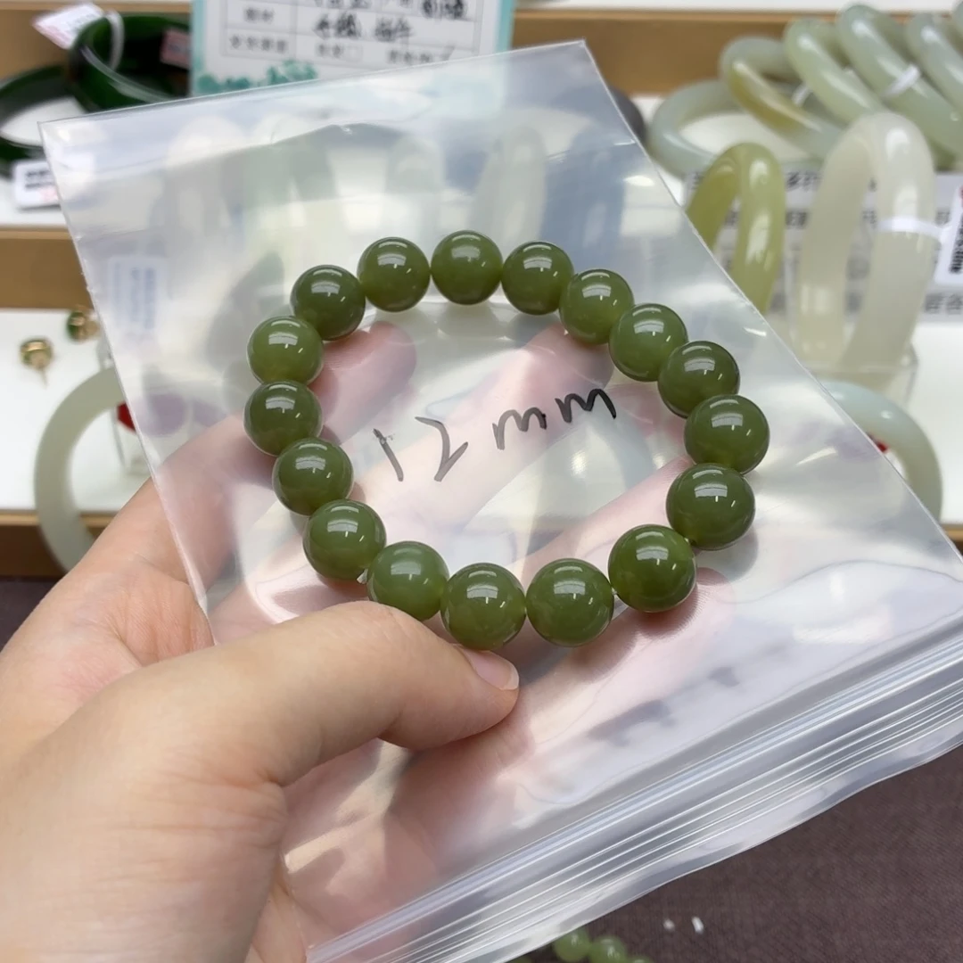 D***y和田玉未镶嵌手镯