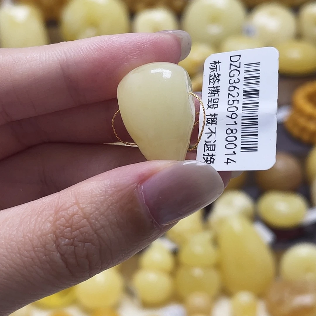 琥珀未镶嵌裸石13.7*21.4mm三通