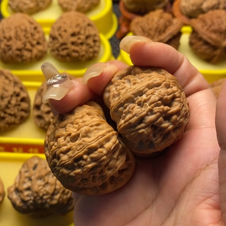 吊坠桃核大**闲白狮子