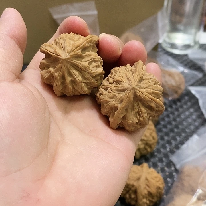 文玩核桃吊坠三棱