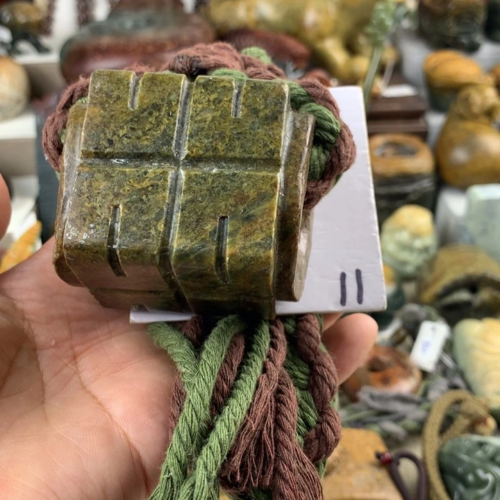 渣***渣未镶嵌岫岩河磨玉（透闪石质玉）珠宝奇石