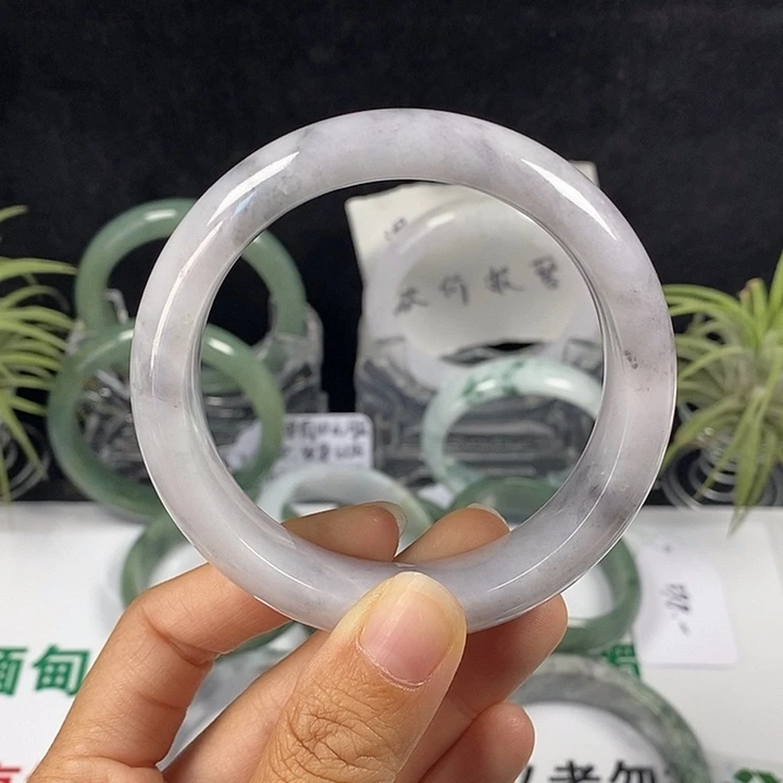 高***姐未镶嵌手镯翡翠90号。58.8