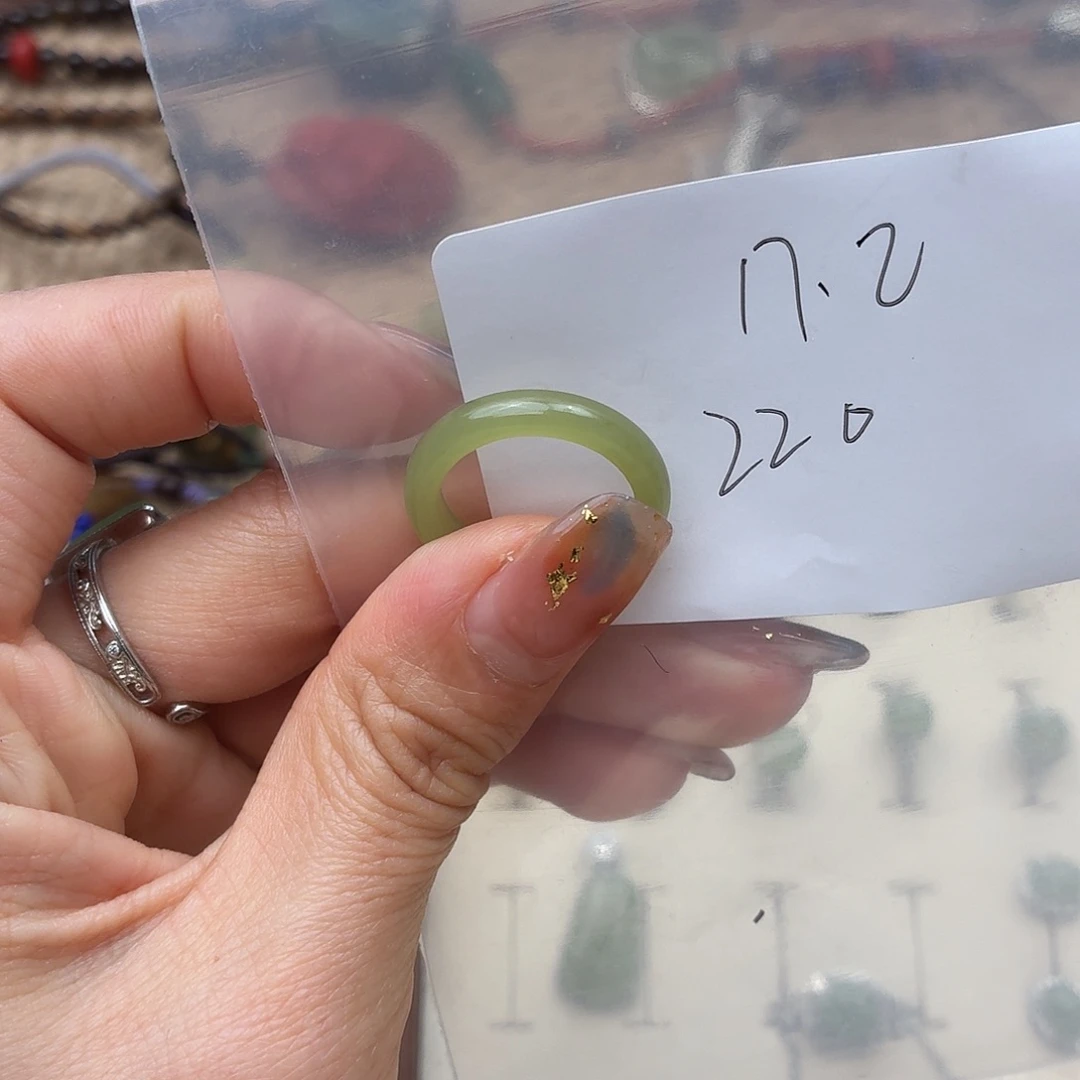 虞***春和田玉未镶嵌颈饰