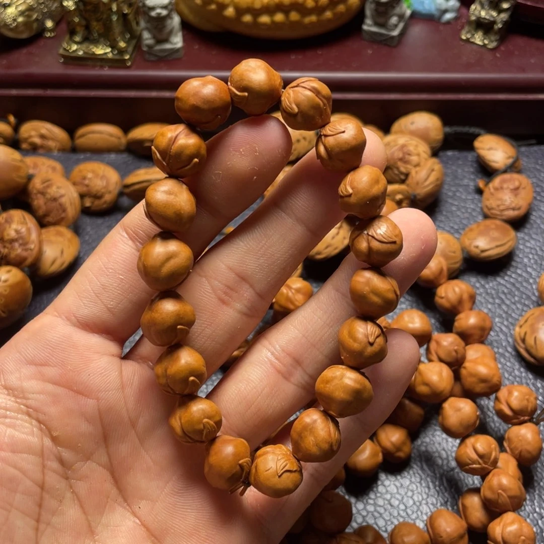龙纹桃核雕刻瑕疵寿桃