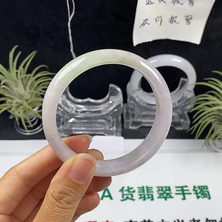 翡翠未镶嵌手镯48号。57.1圈