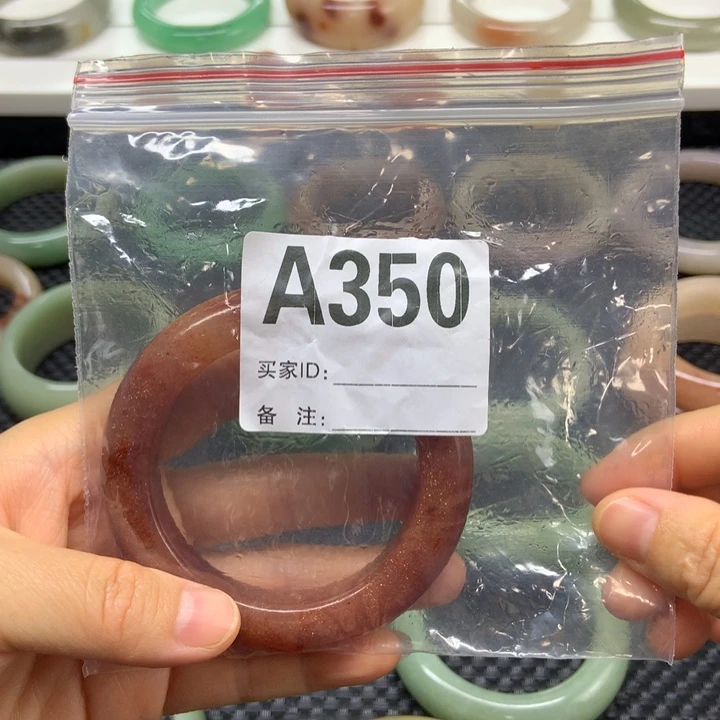 哦***咯石英质玉未镶嵌手镯