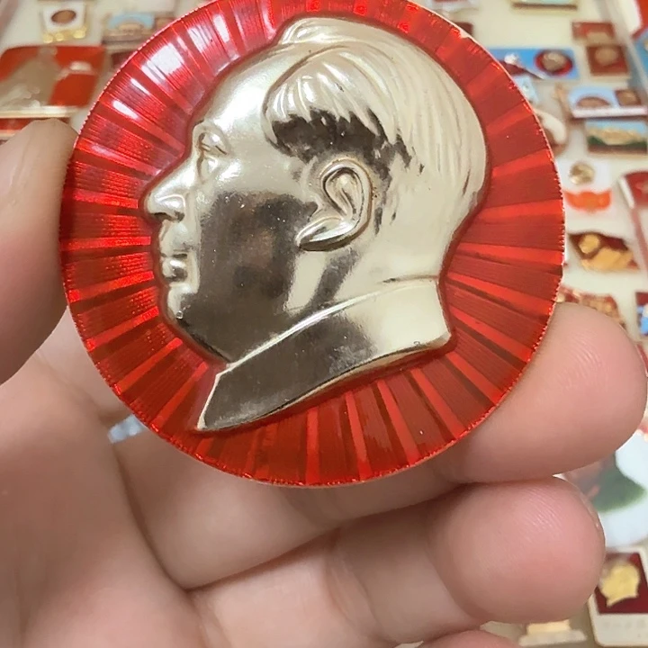 铝李****藏毛爷爷像章