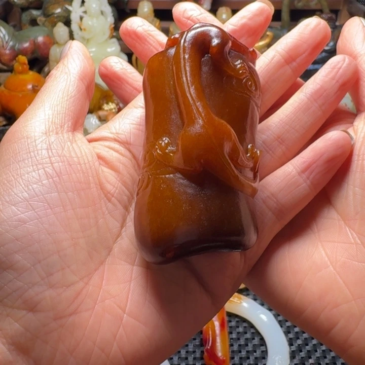 和田玉未镶嵌把件臭*屎