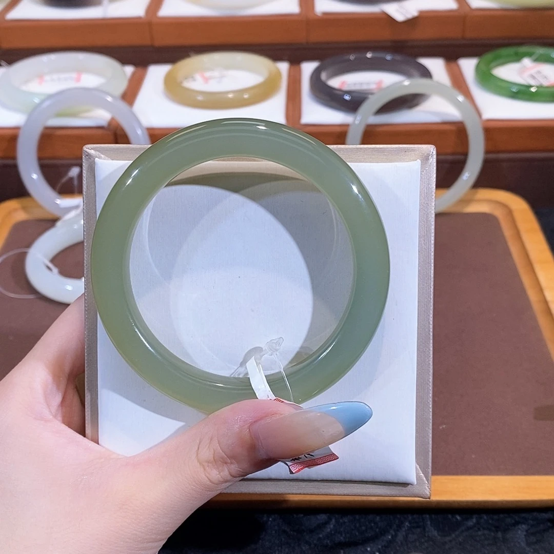 和田玉手镯未镶嵌怡