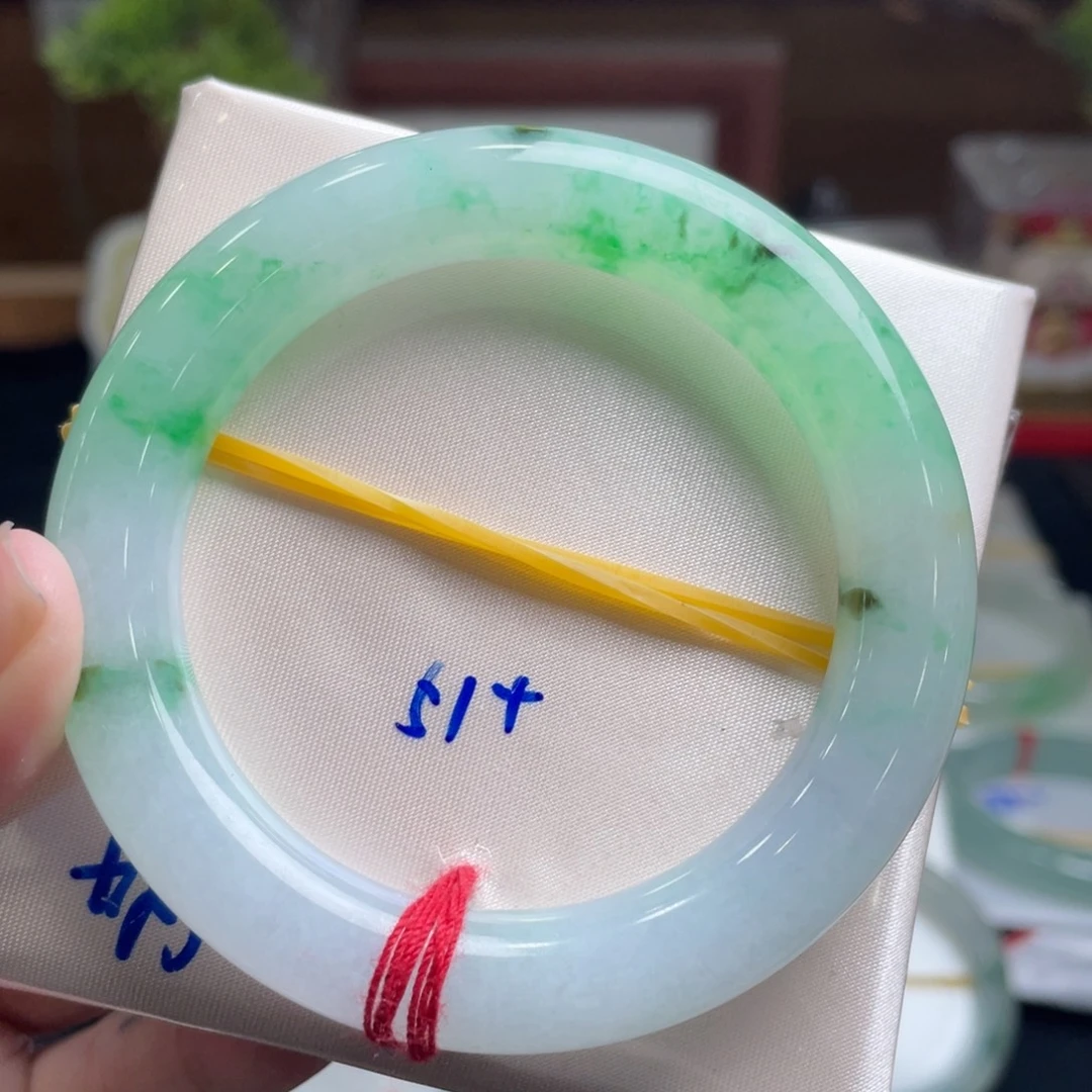 翡翠未镶嵌手镯51.6小胖墩 白底青