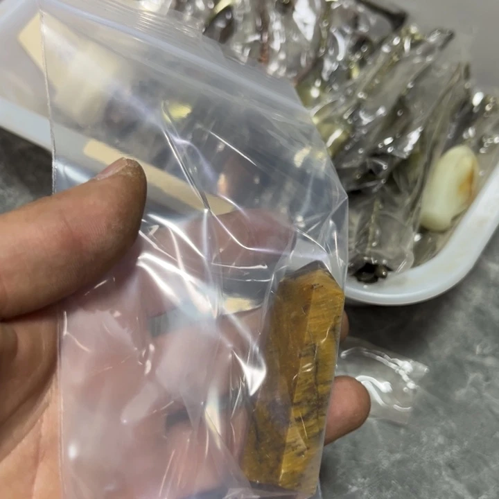 水晶B133未镶嵌u*虎眼瑕
