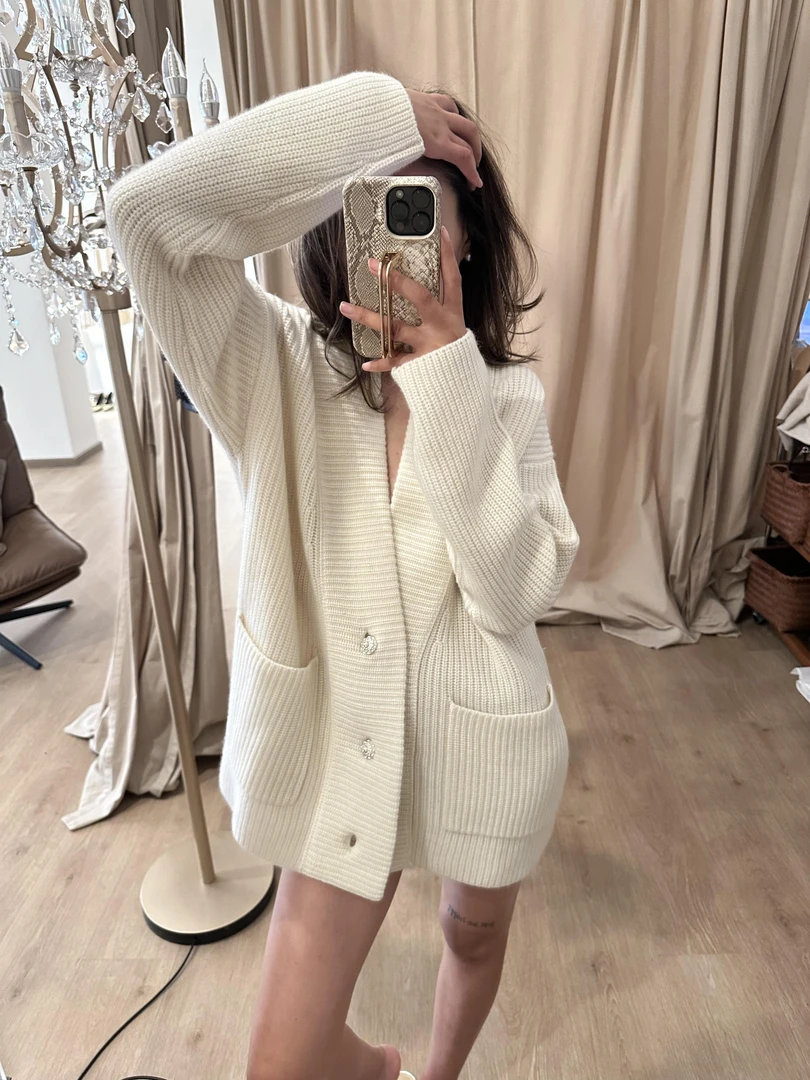 2025冬季新款超好看慵懒高级中长款米白色毛衣外套针织开衫气场