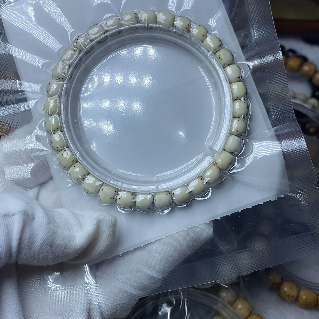 星月菩提手串小**?76河豚大留白