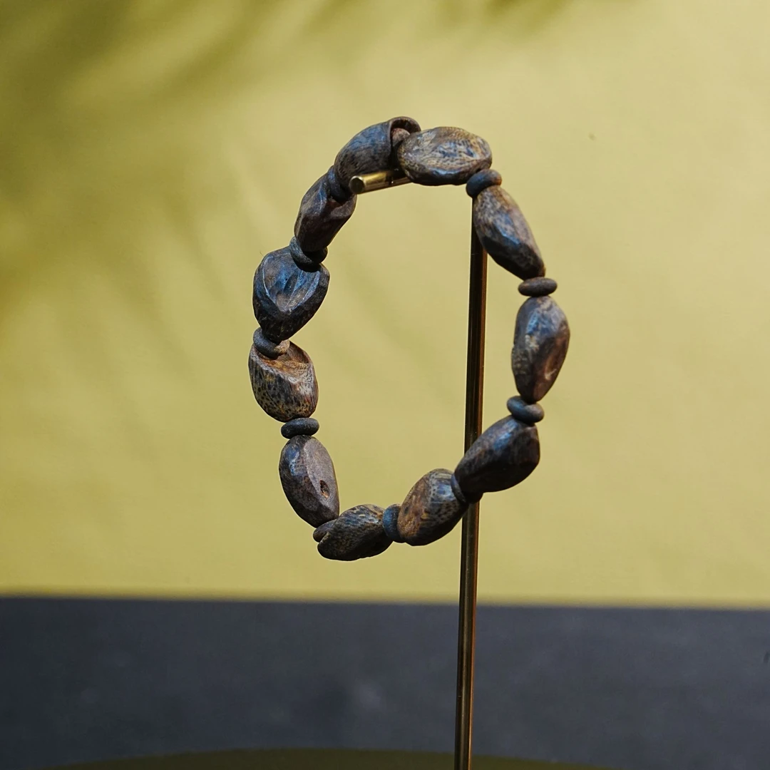 【正产区】文莱黑油软丝瘤疤沉香 随型手串 / 9.6g 250916011  B