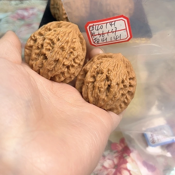 文玩核桃把件麦穗虎头