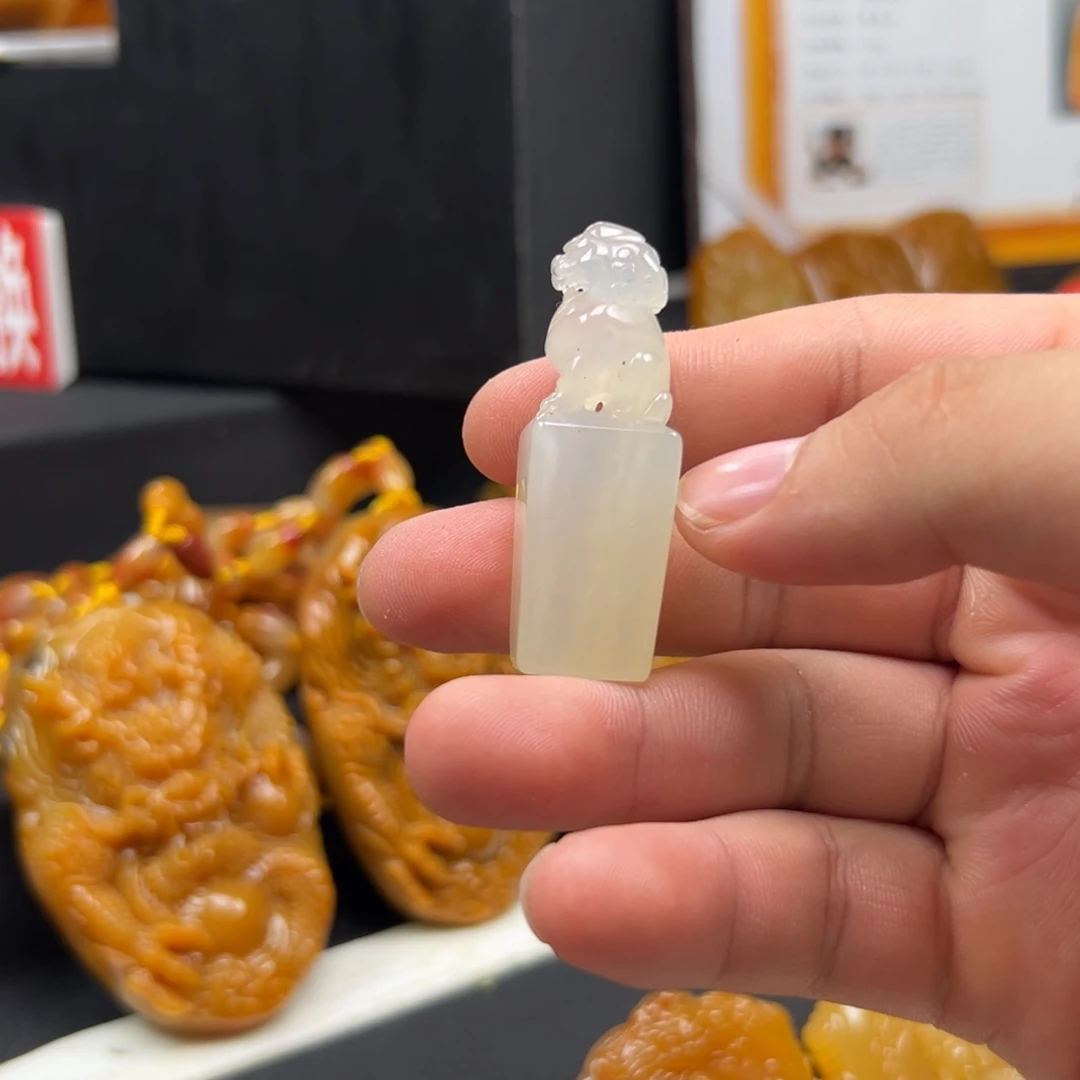 未镶嵌石英质玉（黄龙玉）黄龙玉