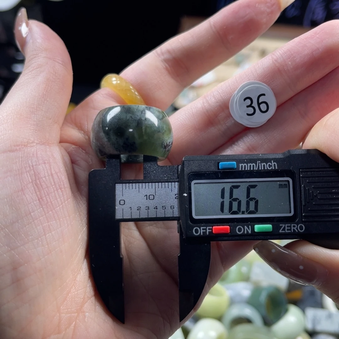 蛇纹石玉未镶嵌戒指