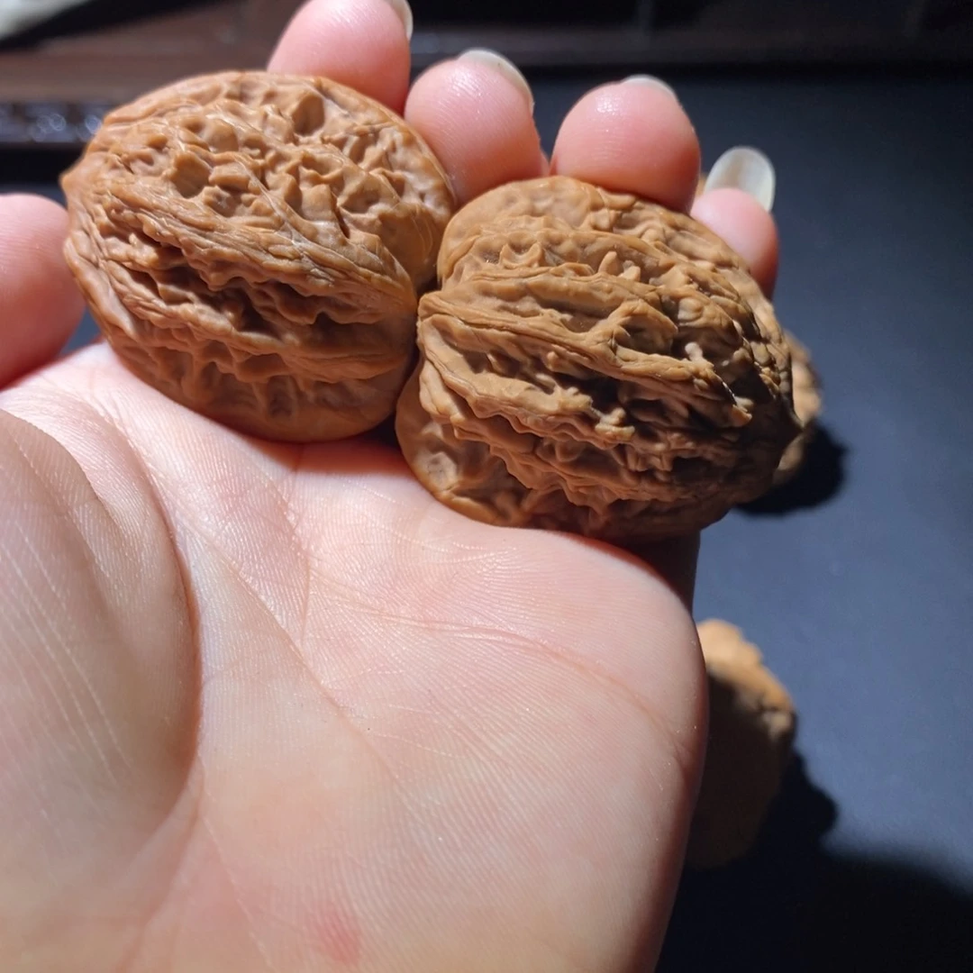 文玩核桃吊坠磕碰虎头