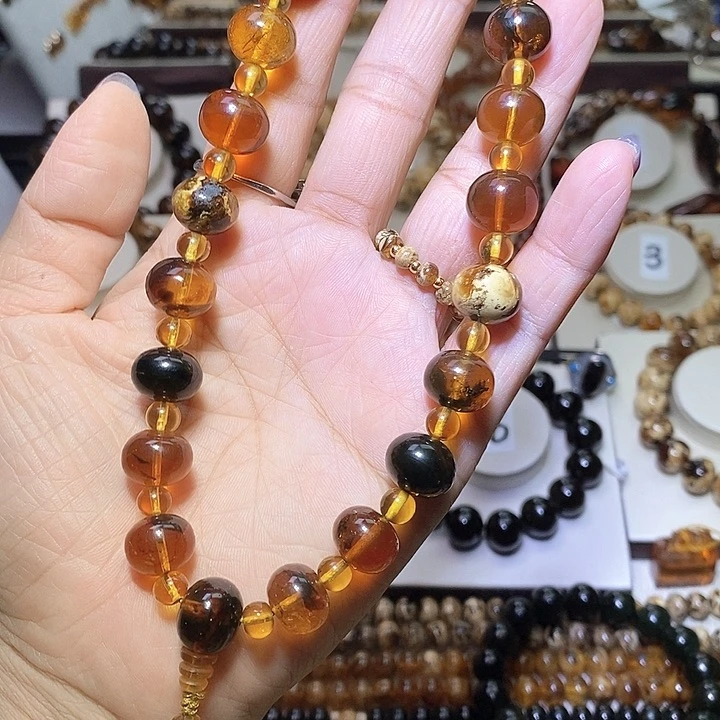 琥珀未镶嵌裸石手持12m