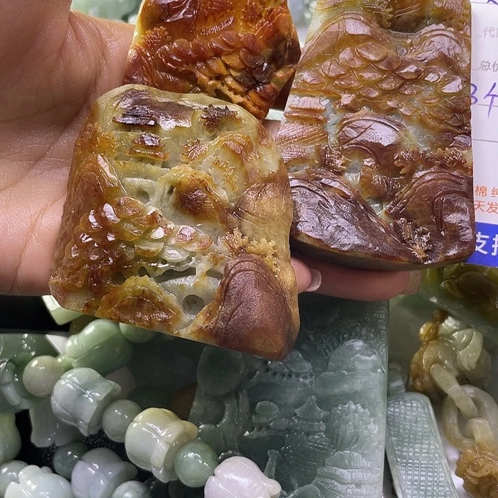 自***乐未镶嵌定制翡翠毛货10