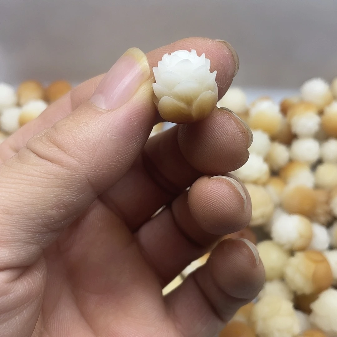 吊坠白玉菩提17炭烤莲花5颗