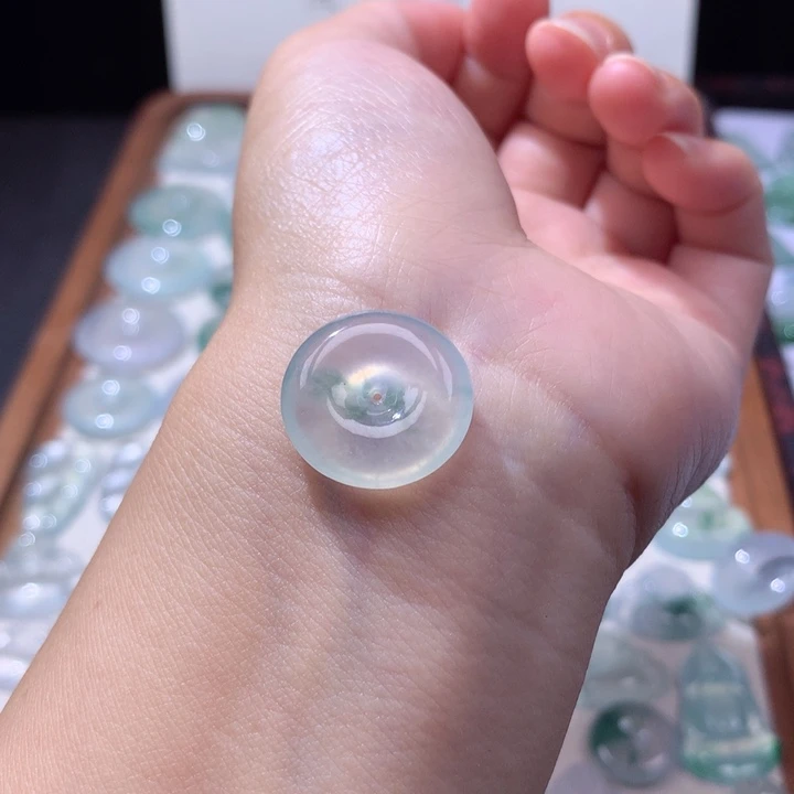 颈饰未镶嵌翡翠冰种飘花平安扣