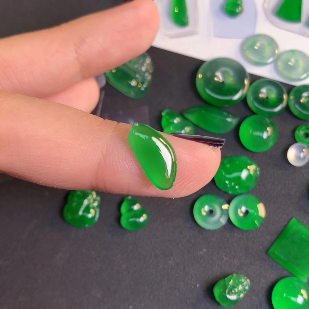 翡翠裸石翡翠13.7-6.64-2.28