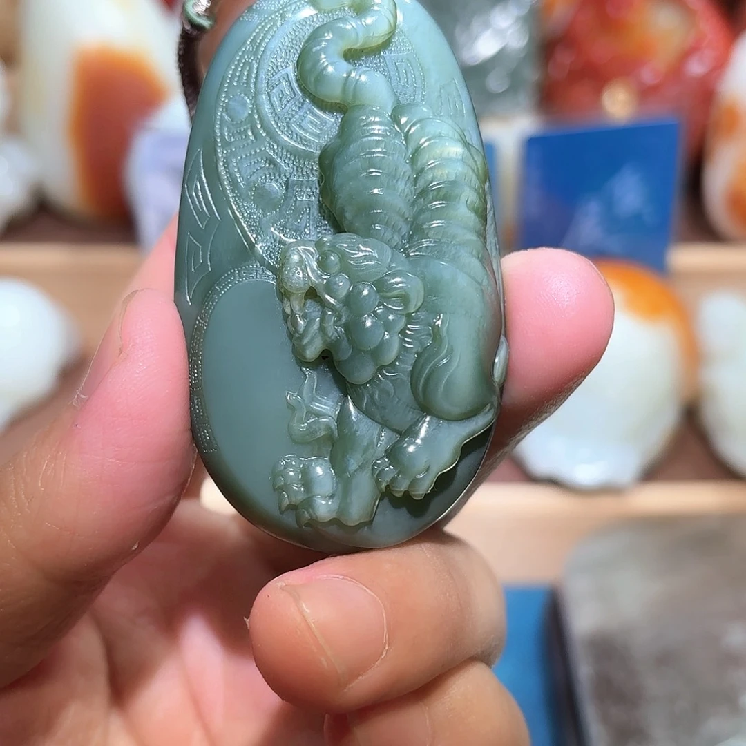 和田玉未镶嵌把件