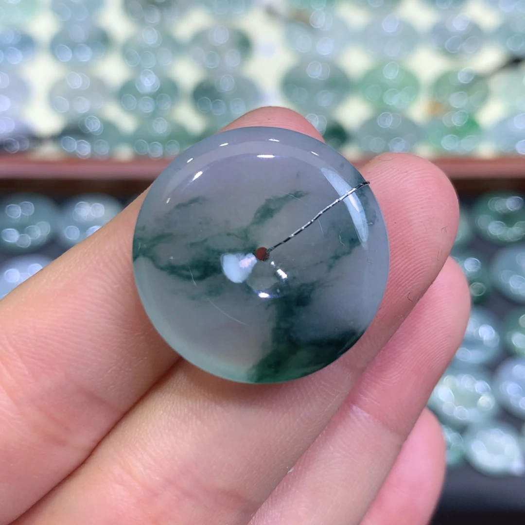 翡翠颈饰未镶嵌平安扣