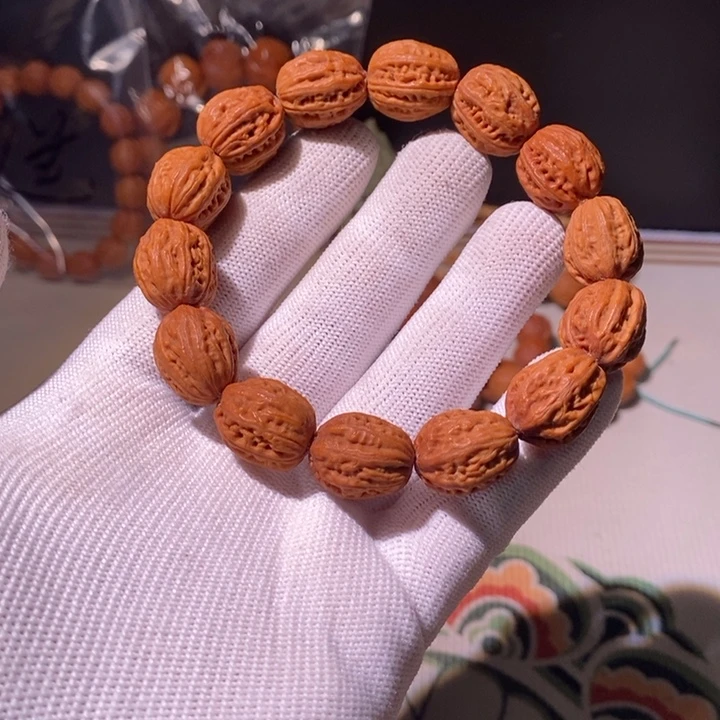 文玩核桃手串…………33