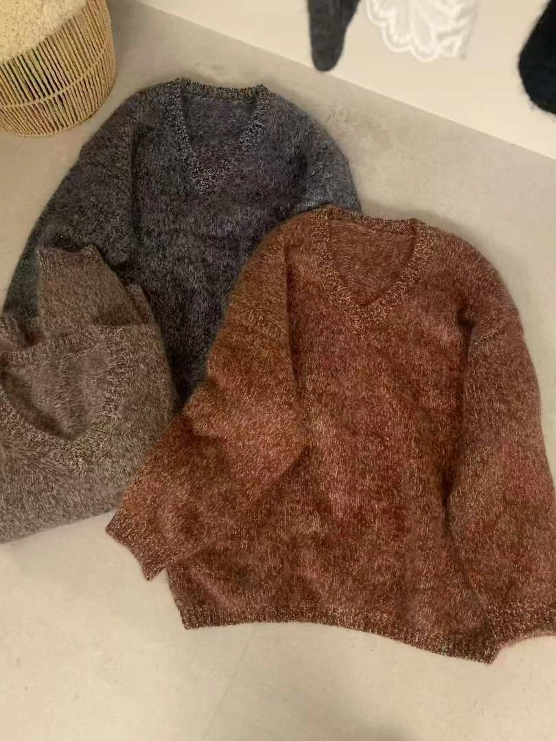 MCOXCO法式复古高级感V领显瘦毛衣女宽松休闲气质美拉德针织衫