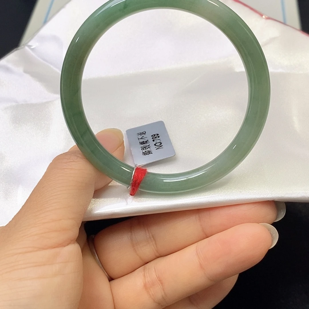 翡翠未镶嵌手镯（圆镯）53.5