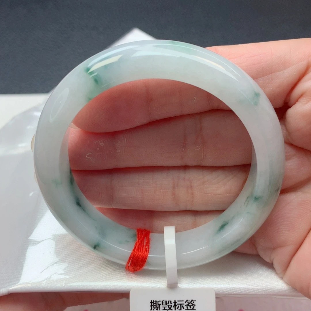 翡翠未镶嵌手镯52.7圈白底飘绿花完整度高