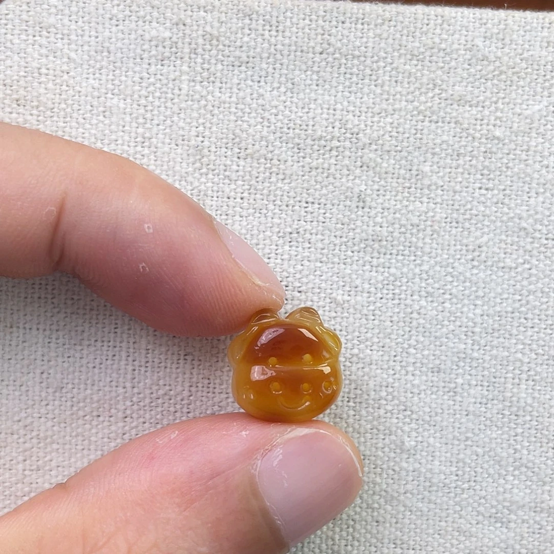 裸石琥珀未镶嵌牛头