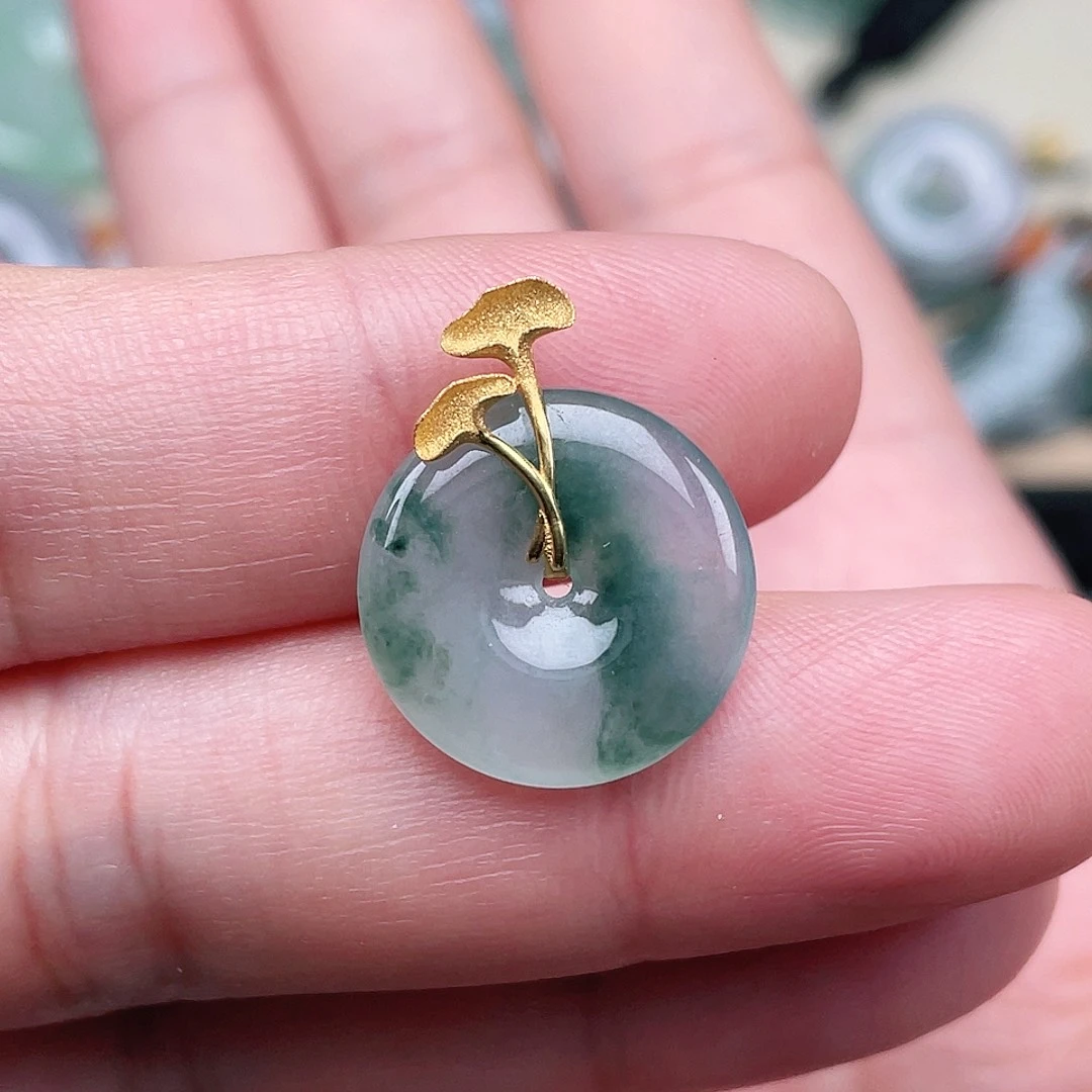 翡翠未镶嵌颈饰平安扣