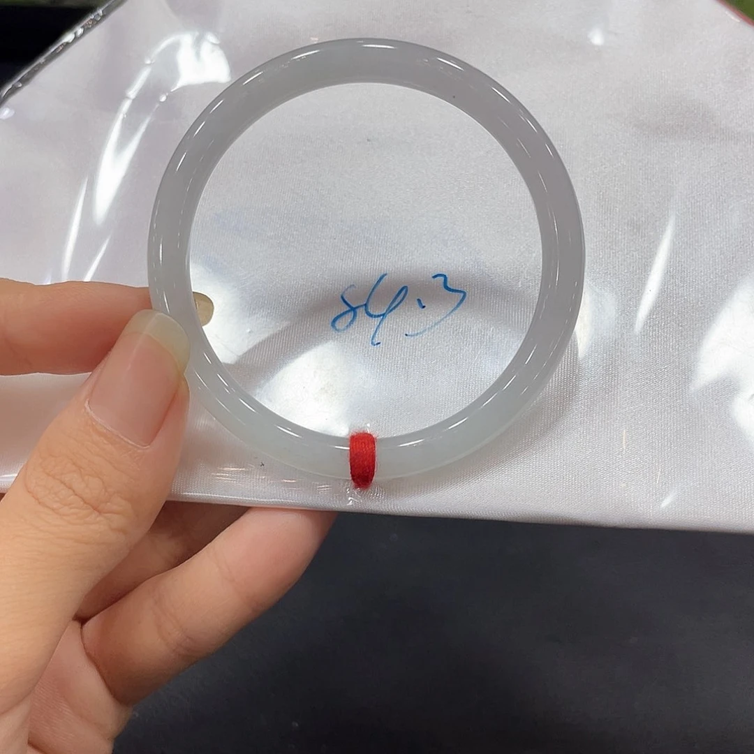 翡翠手镯未镶嵌翡翠手镯
