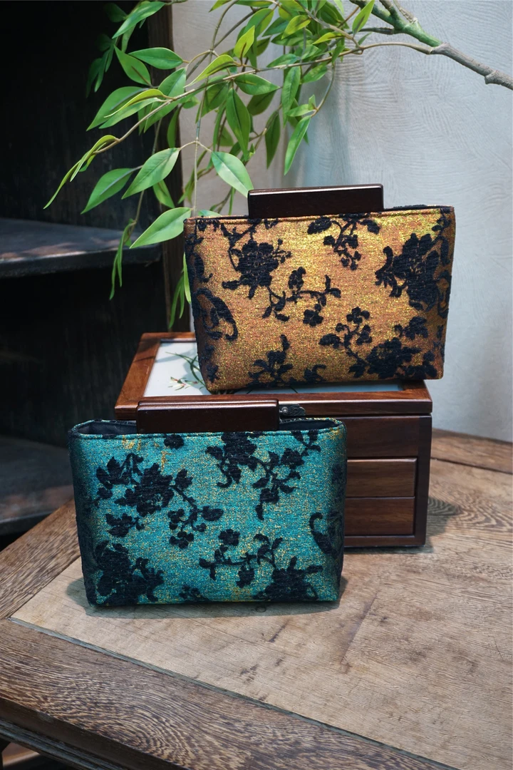 秋冬织金浮雕提花木夹手机包斜挎包手工包包旗袍搭配