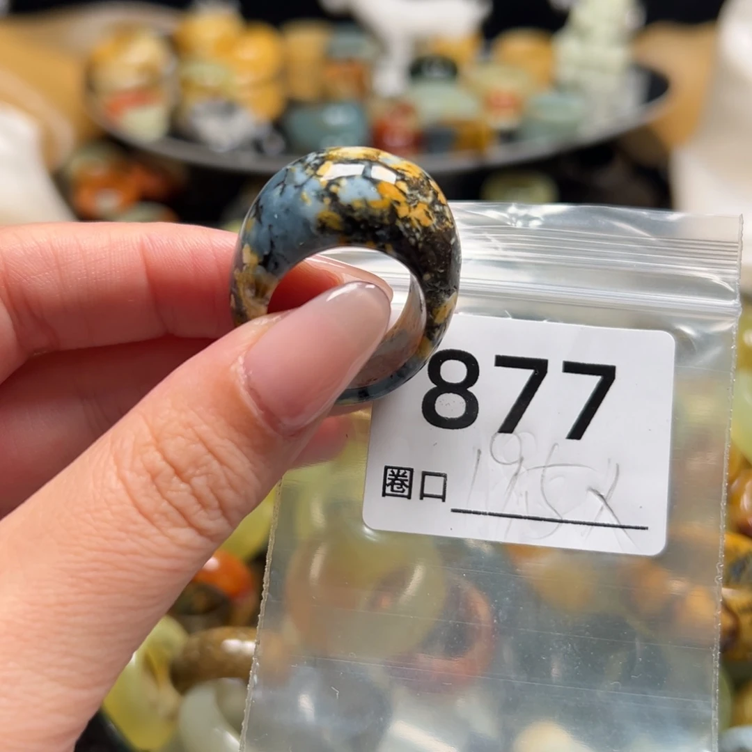 哆****蛇纹石玉未镶嵌戒指