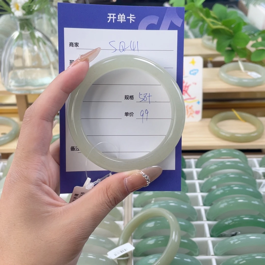 未镶嵌手镯石英质玉