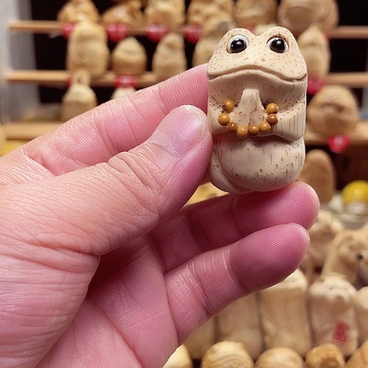 竹竹根雕金蟾手把件