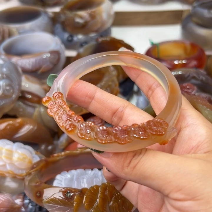 荣***2手镯玛瑙/玉髓未镶嵌380一个