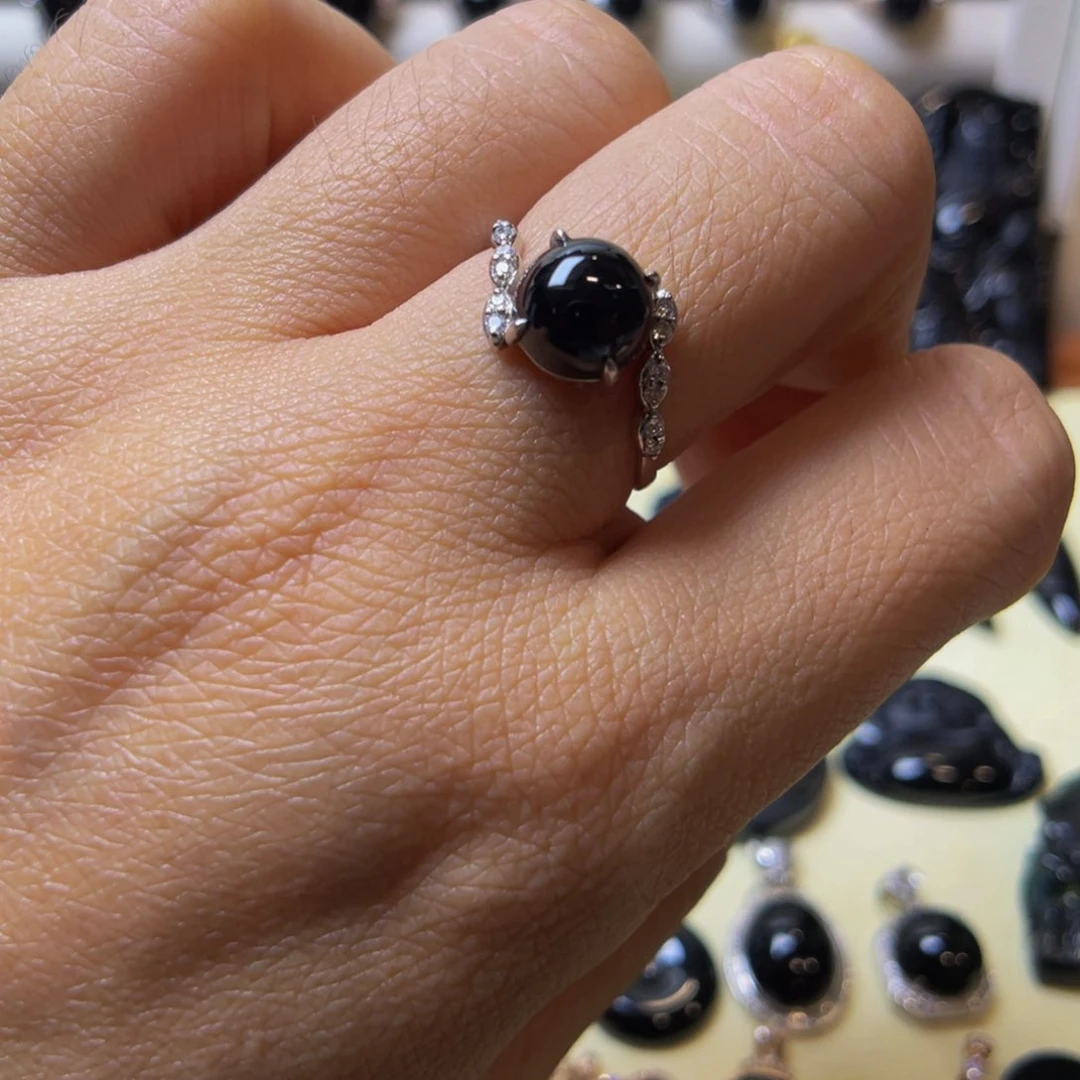 翡翠戒指18K金镶嵌蛋面