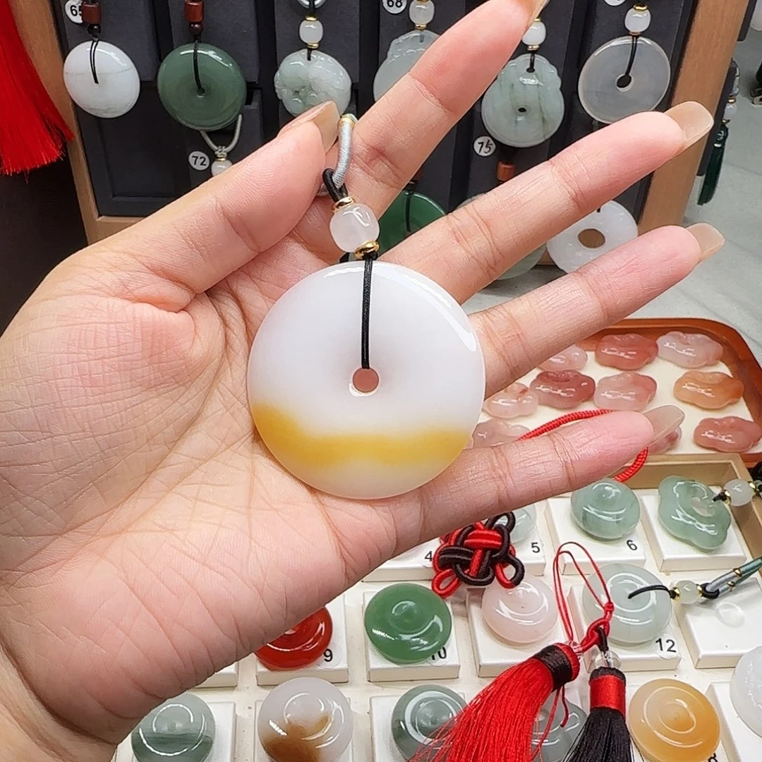 石英质玉未镶嵌颈饰